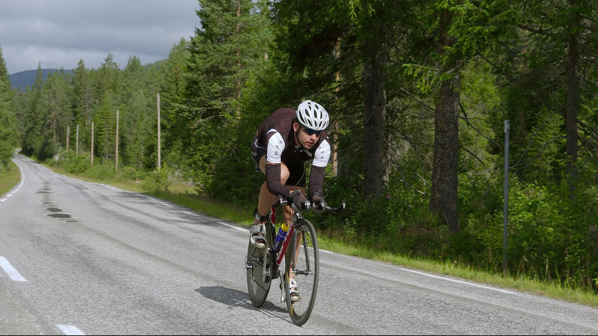 开云体育官方网入口-蛙泳赛道南非男将力压群雄，男子蛙泳亚洲纪录